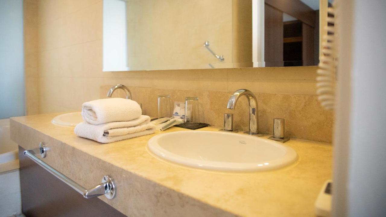 Howard Johnson La Canada Hotel & Suites Córdoba Eksteriør billede